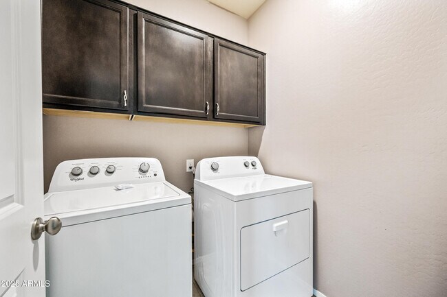 Building Photo - 31027 W Mulberry Dr