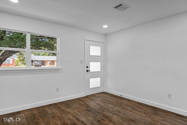 Building Photo - 2518 Belmont Blvd