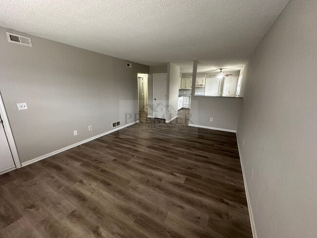 Building Photo - 302 W Montgomery St