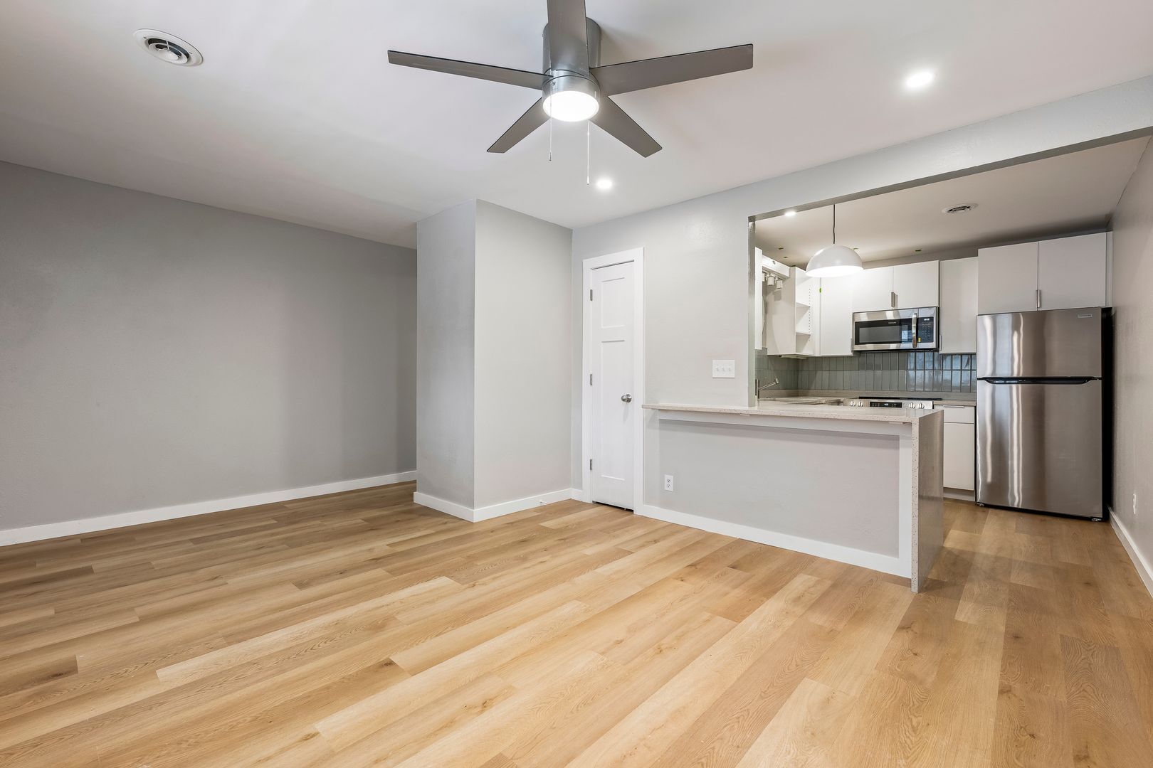 Building Photo - 811 N Pleasant St