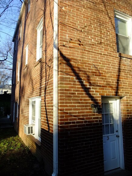 Building Photo - 8520 Greenwood Ave