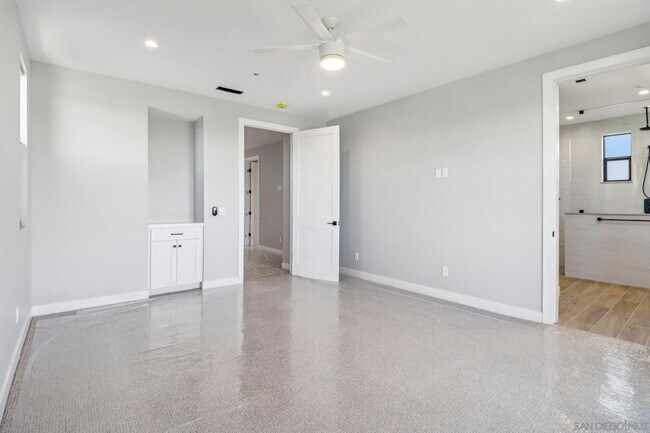 Building Photo - 2948 Copley Ave