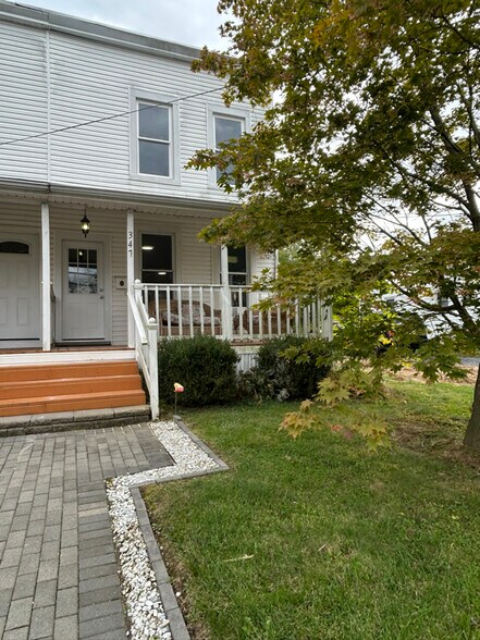 Primary Photo - 347 W Woodland Ave