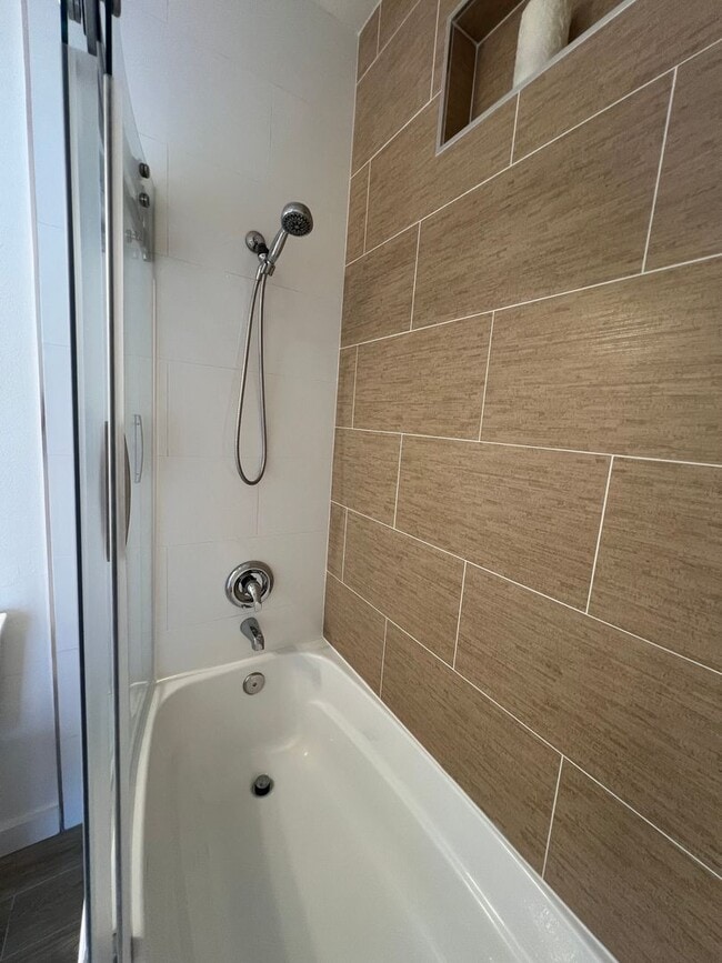 Building Photo - Stunning, spacious and large Milpitas cond...