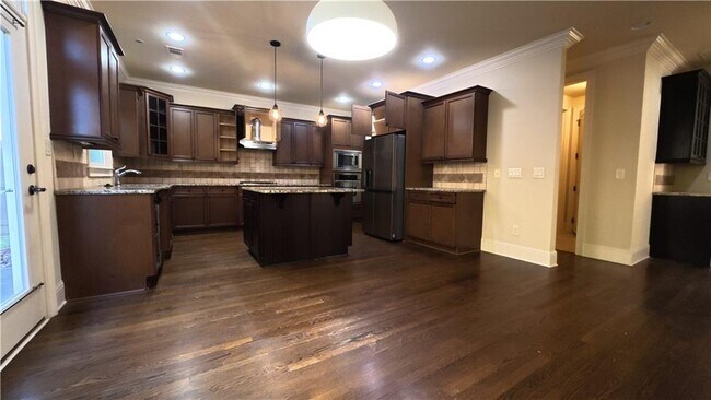 Building Photo - 3361 Lake McGinnis Dr