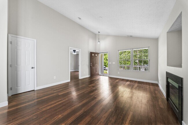 Building Photo - 157 Feathertip Ln