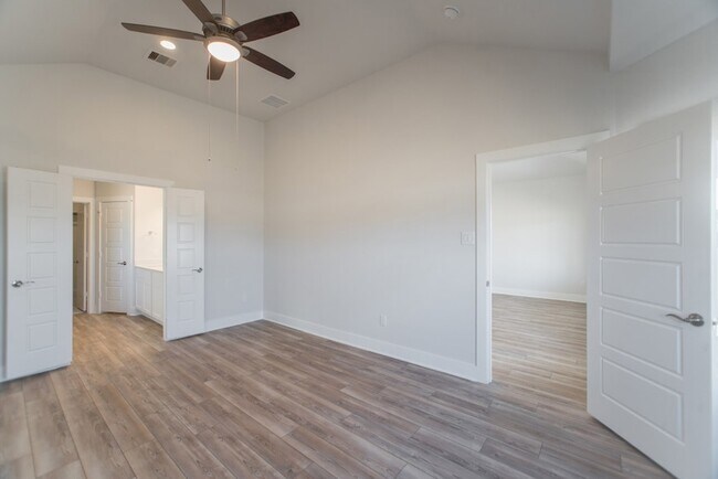 Building Photo - 10627 Whitejacket