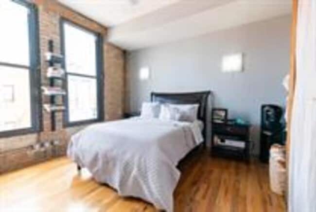 Building Photo - 3000 S Archer Ave