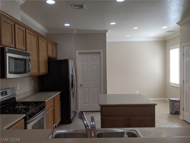 Building Photo - 7437 Ravines Ave
