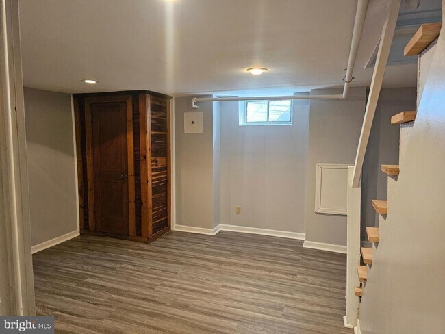 Building Photo - 1521 West End Dr