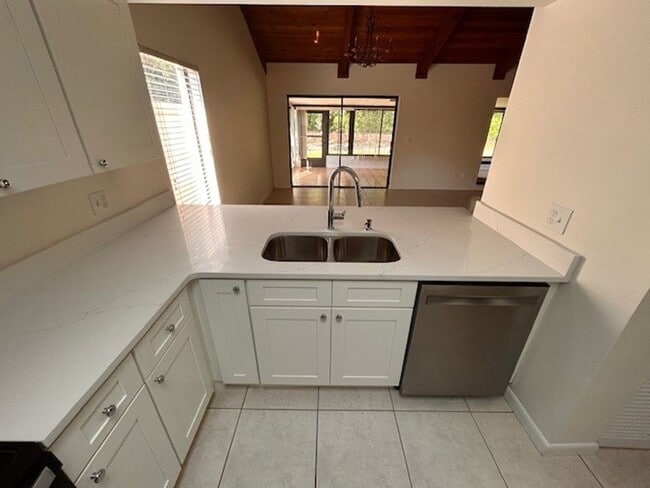 Building Photo - 50% of First Month Rent!  Newly renovated ...