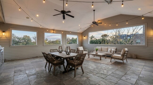 Building Photo - 162 Vieux Carre Dr