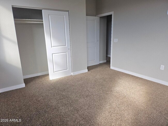 Building Photo - 1401 S 11th Ave