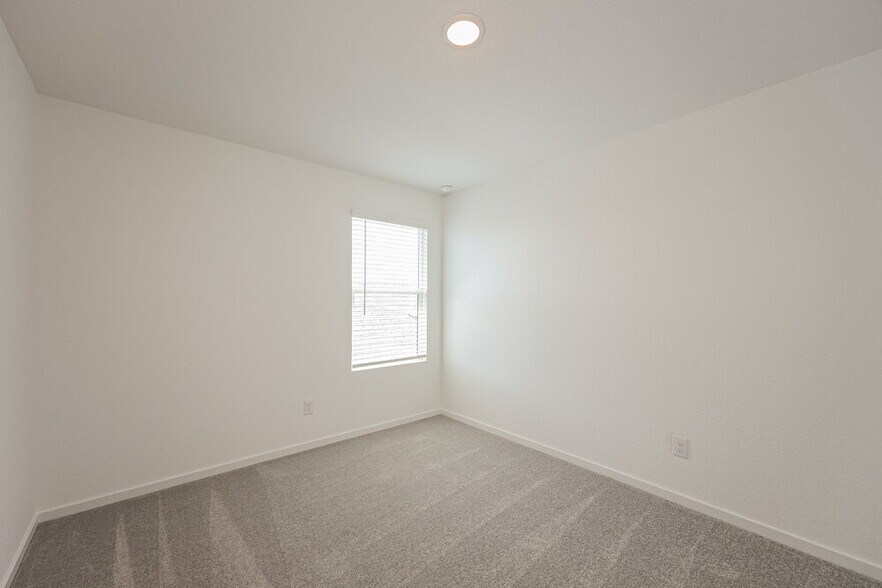 Building Photo - 11816 California Rose