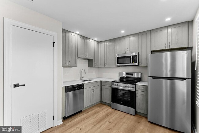 Building Photo - 210 Cameron St