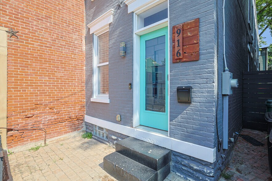 Building Photo - 916 Findlay St