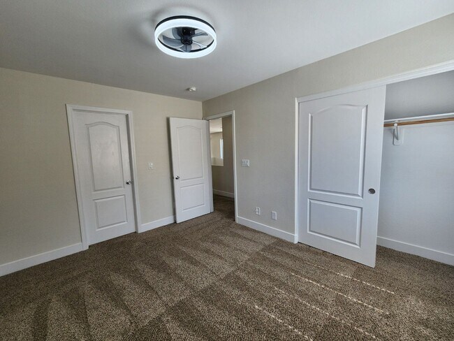 Building Photo - In the Heart of Green Valley Ranch