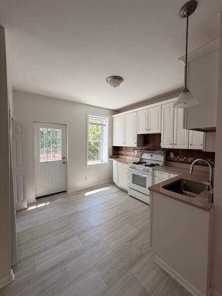Building Photo - 3850 De Tonty St