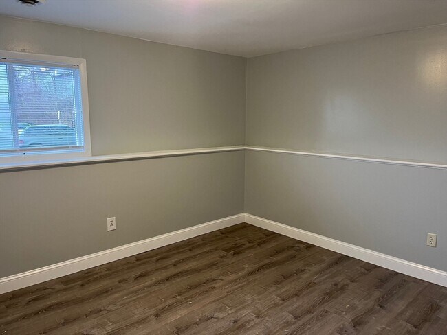 Building Photo - 225 Danforth St