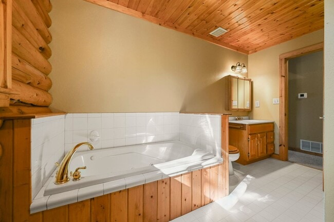 Building Photo - 3 bed 2 Bath Log Home on 2 Acres in Florissant