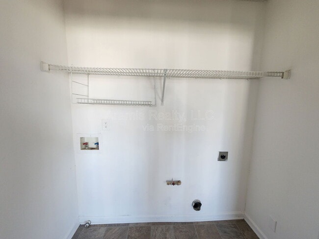 Building Photo - 3081 Dogwood Ave