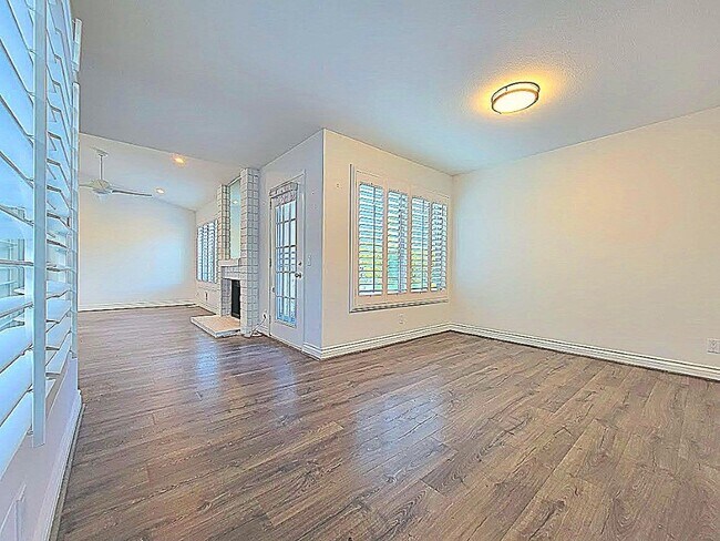 Building Photo - 28506 Barbosa