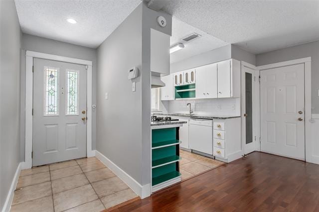 Building Photo - 2121 Travis Dr