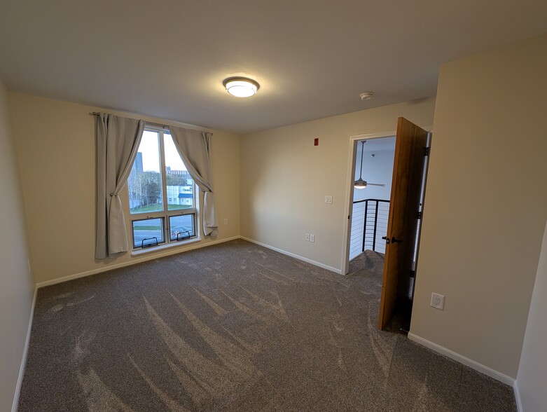 Building Photo - 2121 S Kinnickinnic Ave