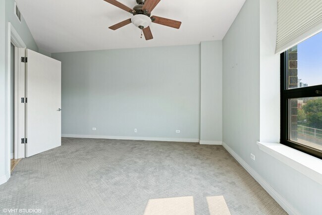 Building Photo - 859 W Erie St