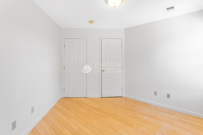 Building Photo - 3243 Davis St