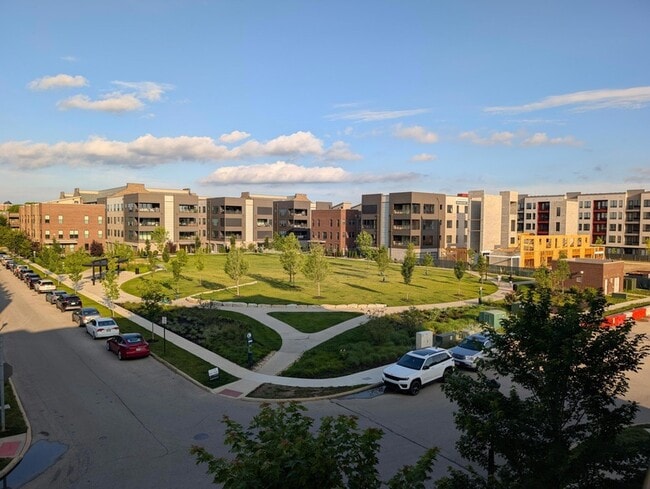 Building Photo - 751 N 6th St