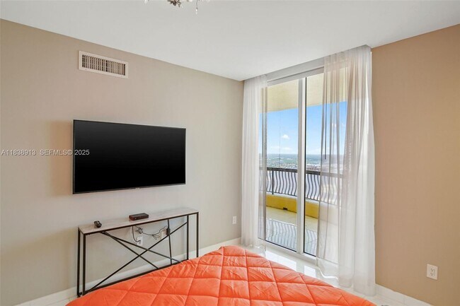 Building Photo - 17875 Collins Ave