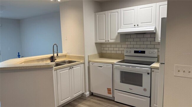 Building Photo - 850 S Tamiami Trl