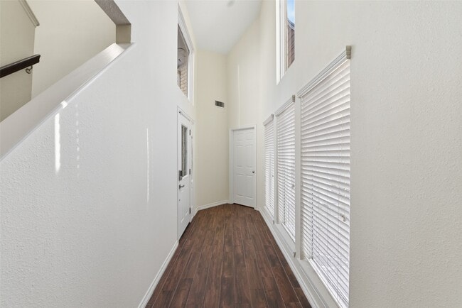 Building Photo - 14210 Briarhills Pkwy