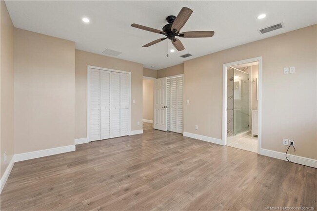 Building Photo - 4590 SE Glen Ridge Trail