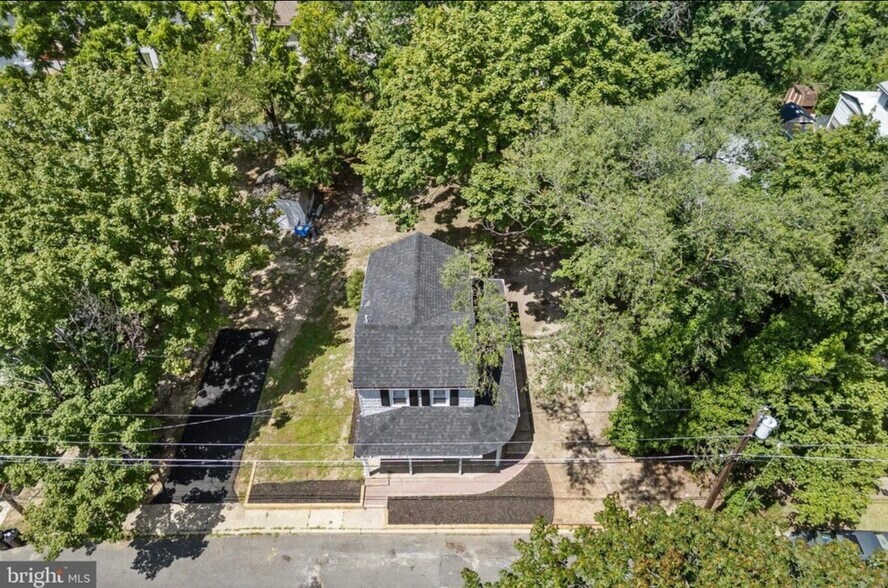 Building Photo - 27 E Phoenix Ave