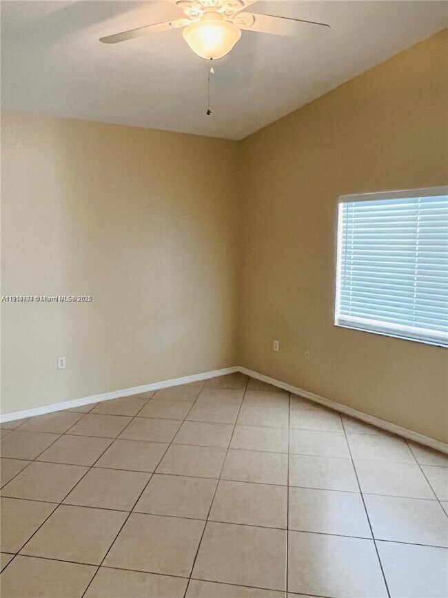 Building Photo - 4537 SW 134th Ave