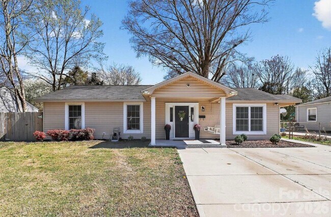 Building Photo - 1318 McDow Dr
