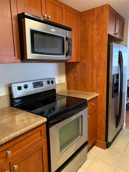 Building Photo - 36 NW 6th Ave