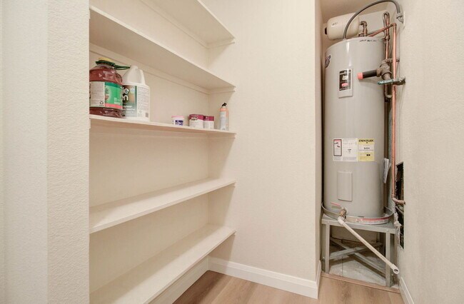 Building Photo - 4704 E Paradise Village Pkwy N