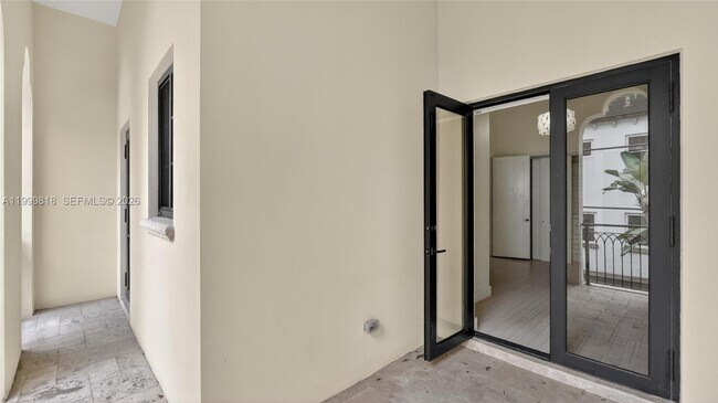 Building Photo - 622 Malaga Ave