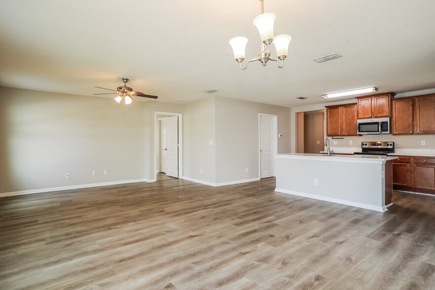 Building Photo - 3426 Canyon Falls Dr