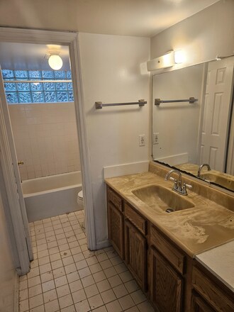 Building Photo - 1357 Oxford Rd NE