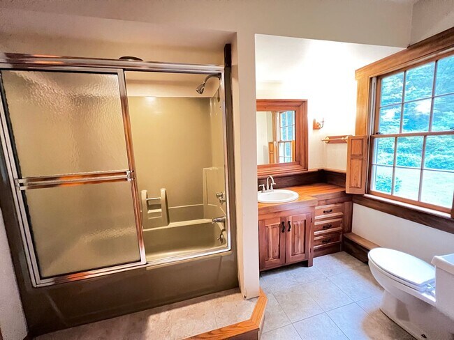 Building Photo - Private single family home for rent in East haddam