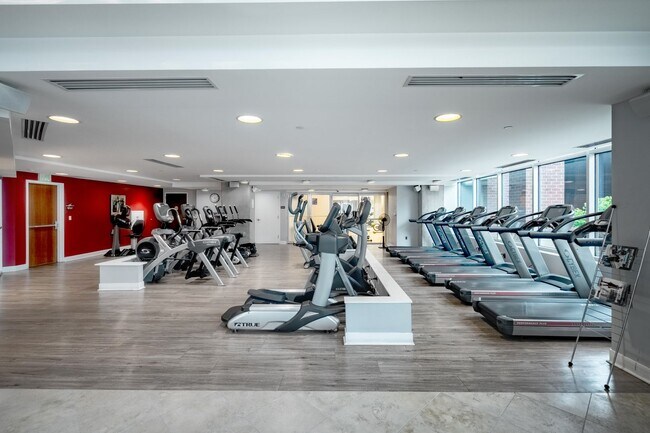 Building Photo - Glass House 1 Bed 1 Bath High Rise Condo w/ Mountain & City Views!!