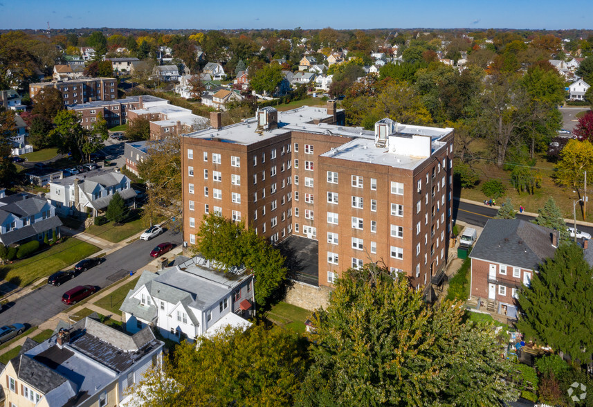 Parkwood Manor - Parkwood Manor Apartments