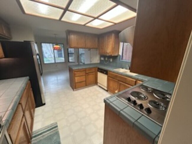 Building Photo - **SHOWING FRIDAY 4/3 @ 12:30-1PM**