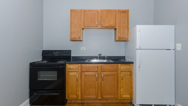 Building Photo - 2213 E 69th St