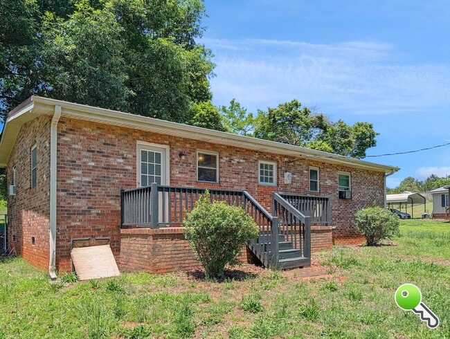 Building Photo - Charming 3BR Home with Covered Parking & Fenced Yard