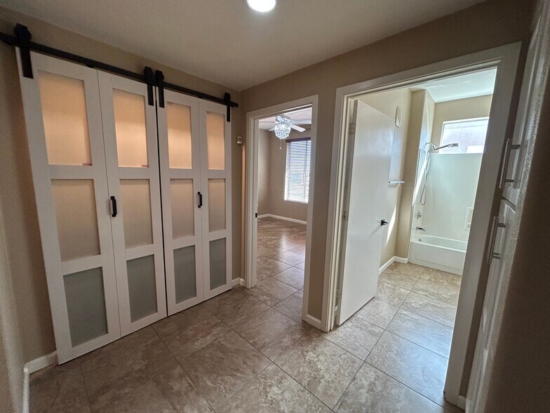 Building Photo - 6605 N 93rd Ave